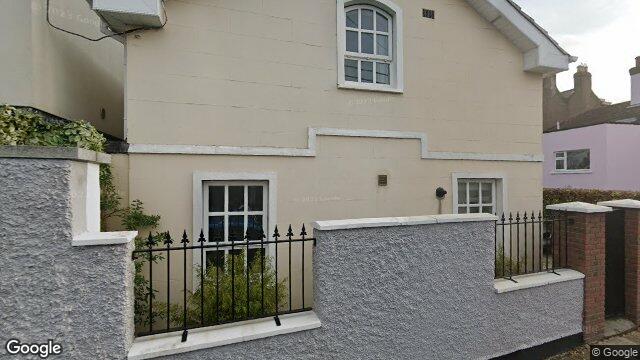 Street view of Islington Avenue, Sandycove